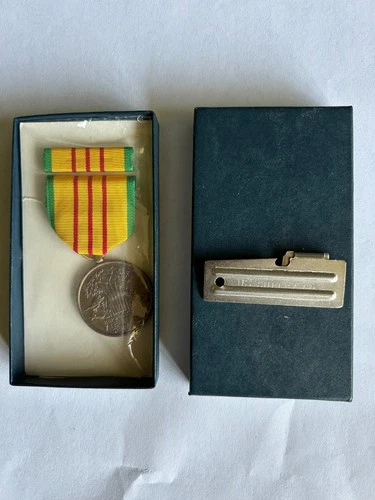 Vintage US Military Vietnam Service Medal and Ribbon Bar 1965-1973