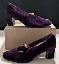 Vintage 90s Jubilee Purple Velvet Sz 7 Pumps LNC