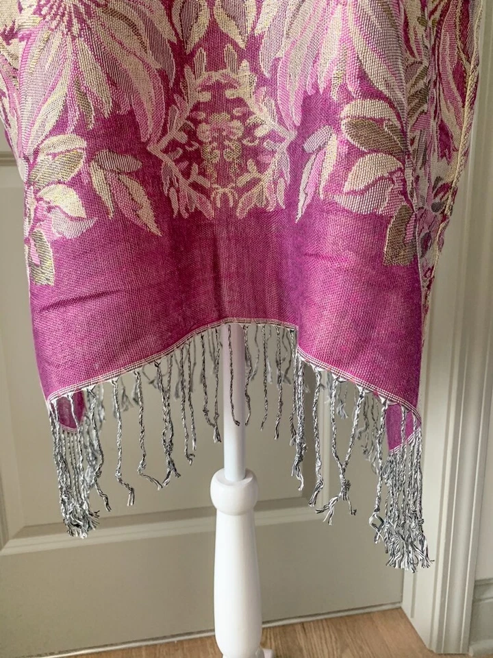 Vestido De Colección Años 70 Pequeño Mediano Boho Púrpura Seda Cachemira Flecos Cortos Bufanda Hecho a Mano Foto 3 de 4