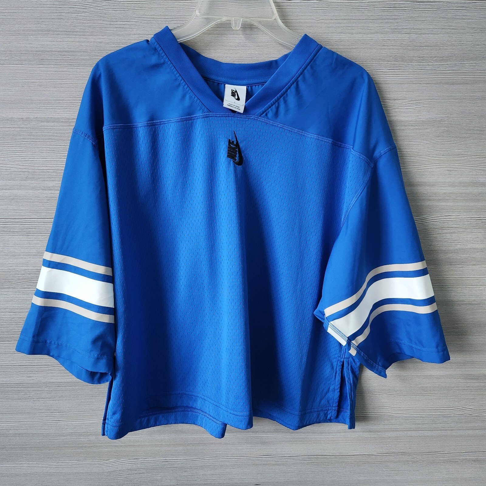 Nike Lab Top Womens Collection Tee Hyper Cobalt Blue Crop V Neck Pullover Size L