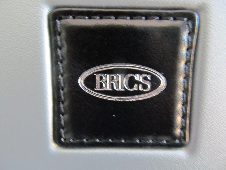 Juego de equipaje Bric's Milano, Italia viaje extendido Amalfi platino, precio de venta sugerido por el fabricante $1,290. Nuevo con etiquetas Foto 2 de 4