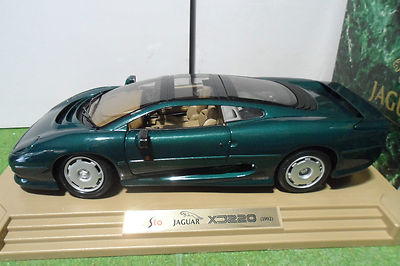 JAGUAR XJ220 vert de 1992 au 1/12 d MAISTO 33201 voiture miniature