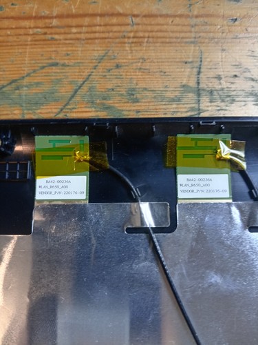 Plasturgie Capot Arrière écran Original Samsung NP-R730 + Antenne Wi-Fi - Afbeelding 7 van 8