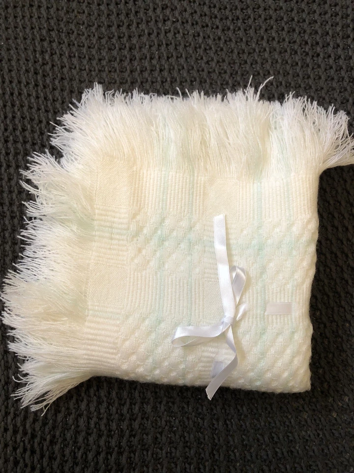 "Manta de bebé de acrílico blanca con flecos y pequeñas tortugas rayas verdes 44"" por 42""" Foto 2 de 4