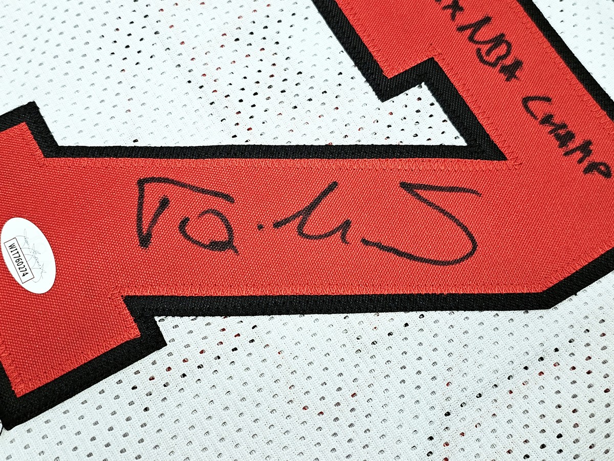 CHICAGO BULLS TONI KUKOC AUTOGRAPHED WHITE JERSEY 