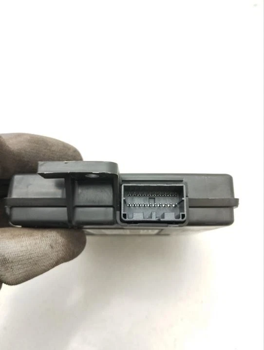 Control unit, Keyless System Chrysler Pacifica 2018 68366862AA - Image 3 of 4