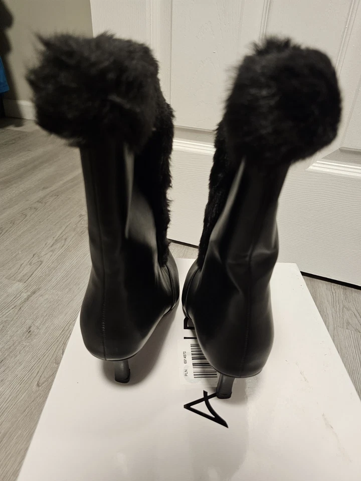 Botas Ashro couro sintético preto meia panturrilha com acabamento de pele sintética tamanho 9W - Imagem 3 de 4