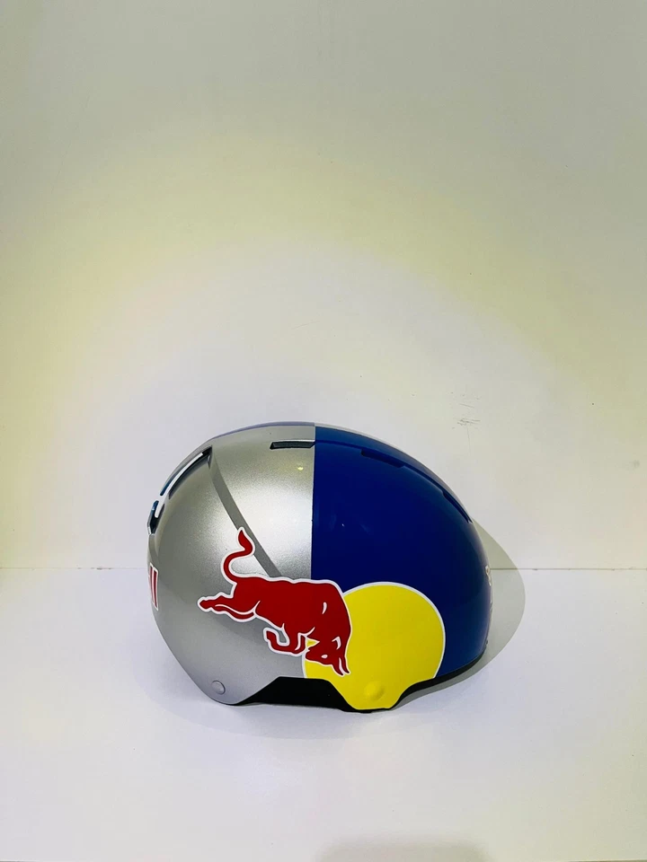 Casco HECHO A MANO para deportes de invierno Foto 2 de 4