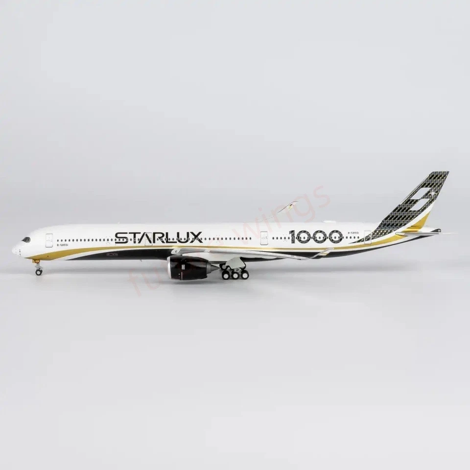 1:400 NG Models NG57026 StarLux Airlines A350-1000 B-58551 + Free Tractor - Image 2 of 4