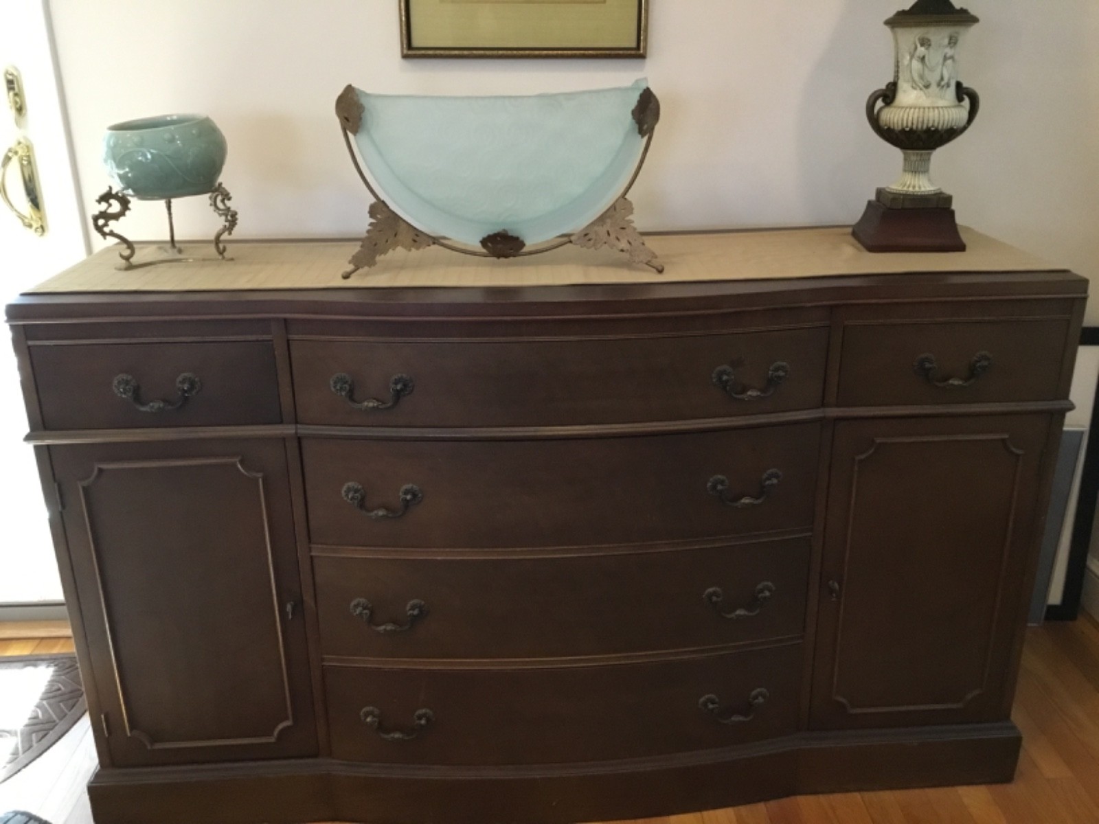 Dinning Room Set with table, 6 Chairs, 2 Leaves, a buffet and hutch.