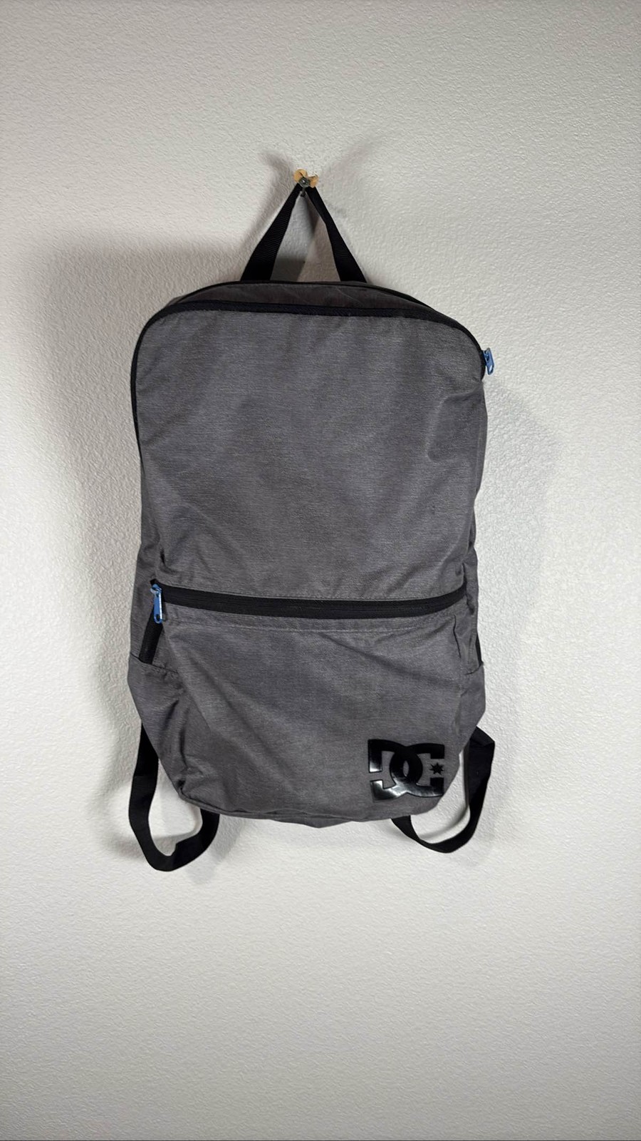DC Shoes Co USA Gray Skater Backpack Blue Zipper School Bag