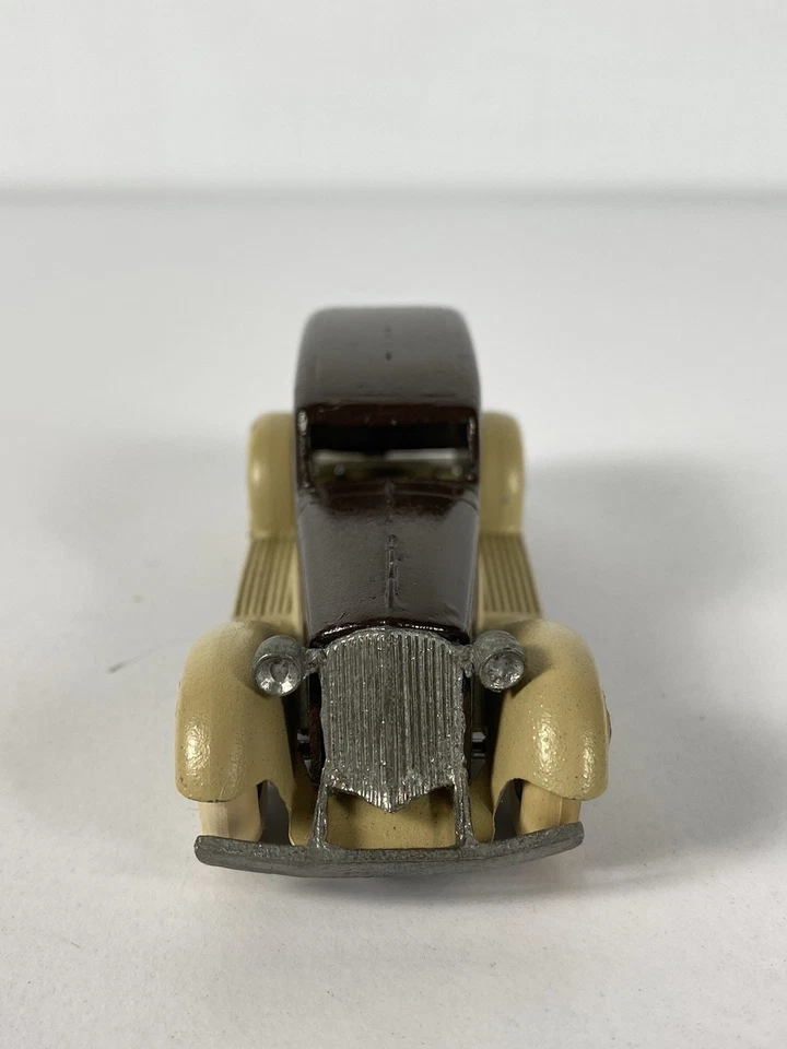 Sedán Graham fundido a presión Tootsietoy vintage (repintado) Foto 2 de 4