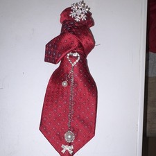 Men's Red/Black Geometric Satin Polyester Pointed Tie w/ Rhinestone Accent