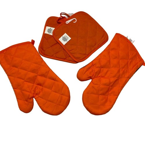 NWT 4 Piece Halloween Kitchen Set Spider Web Pot Holders Oven Mitts - Picture 2 of 6