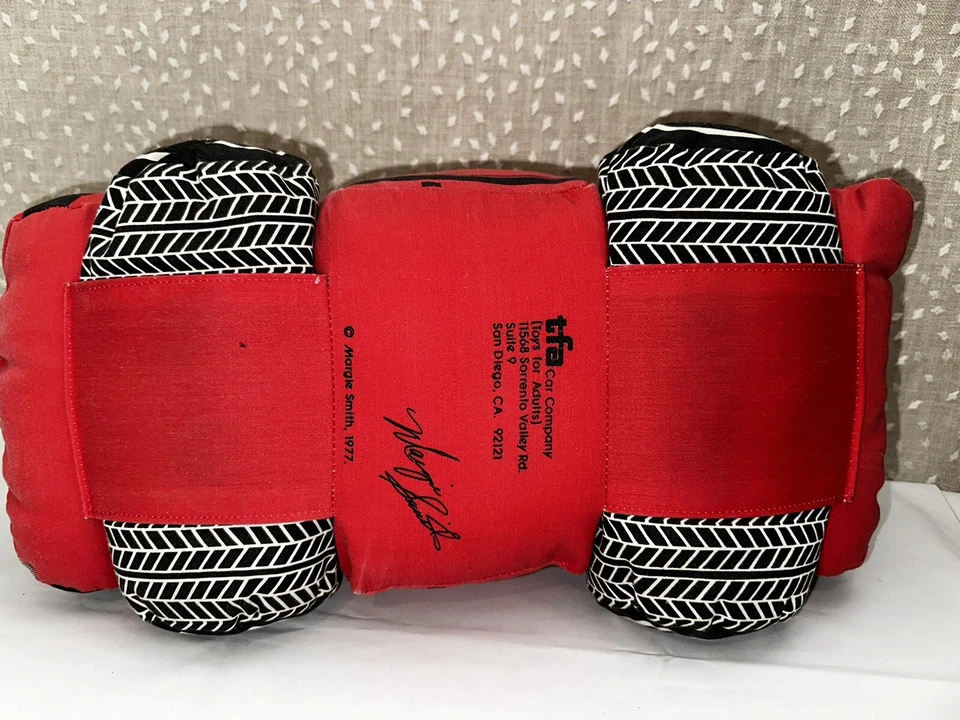 RARO PORSCHE 911 1977 TFA Juguetes para Adultos ALMOHADA COCHE MARGIE SMITH 16x8x9 Foto 3 de 4