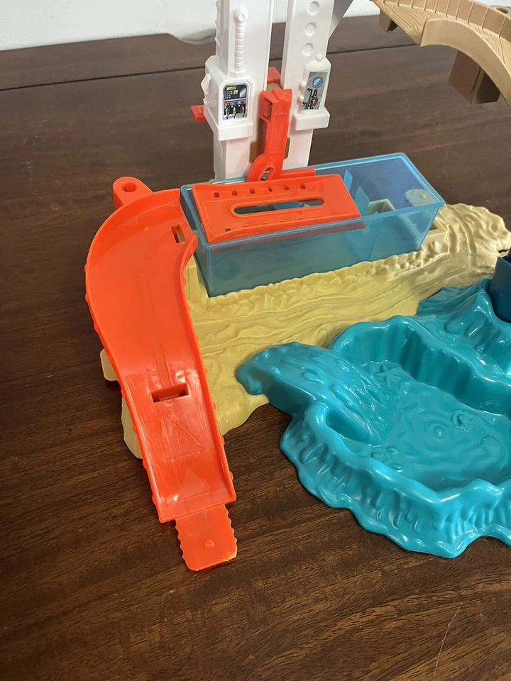 Hot Wheels Color Shifters City Sharkport Showdown Car Color Shark 2013 - Image 2 of 4