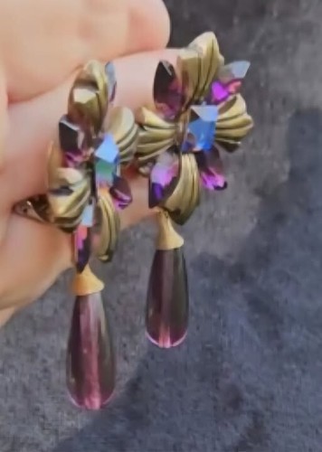 Pendientes de clip colgantes vintage Wendy Gell púrpura firmados más de 2,25" (video interior) - Imagen 12 de 13