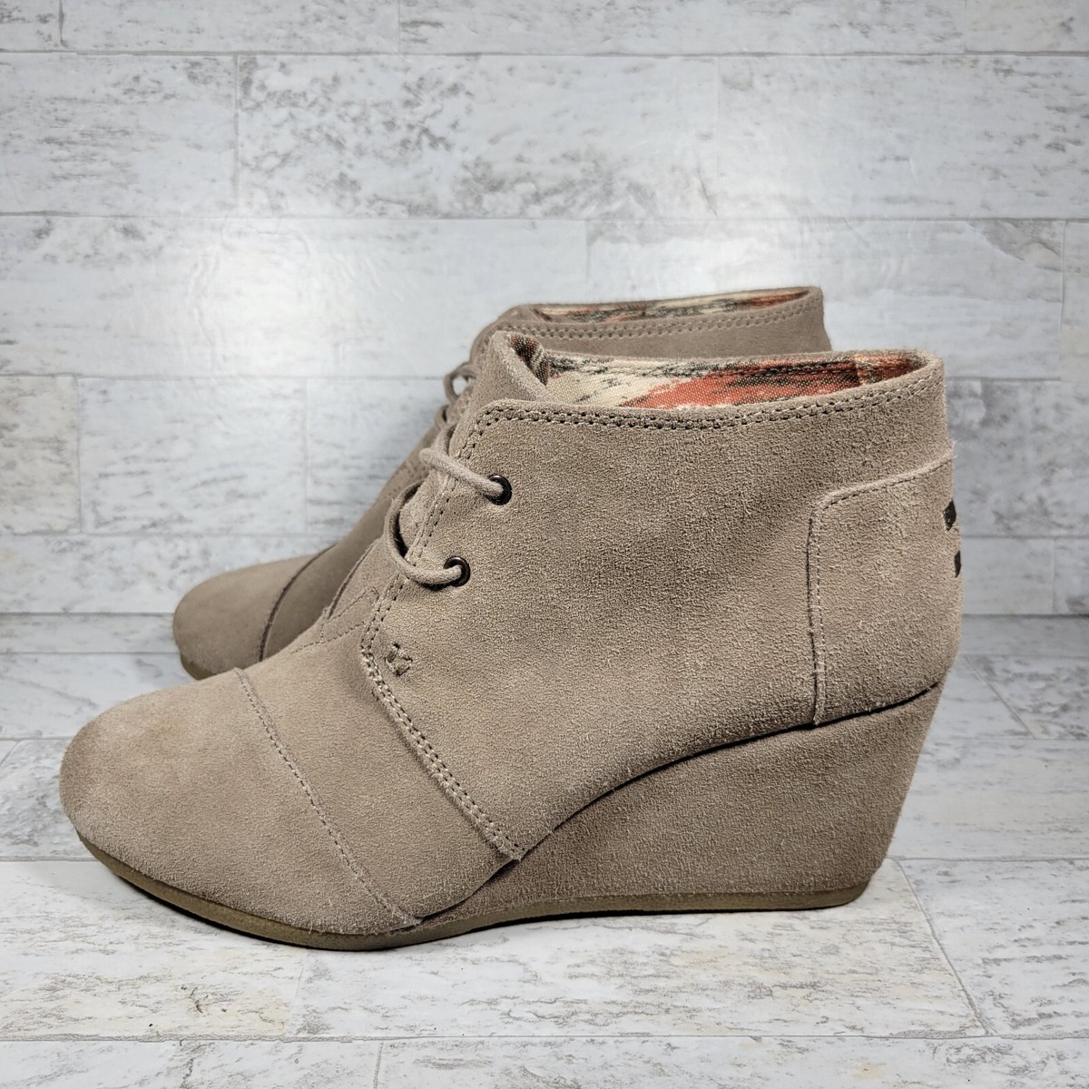 Toms Womens Suede Desert Ankle Boots Taupe Wedge Heels Lace  display picture 1