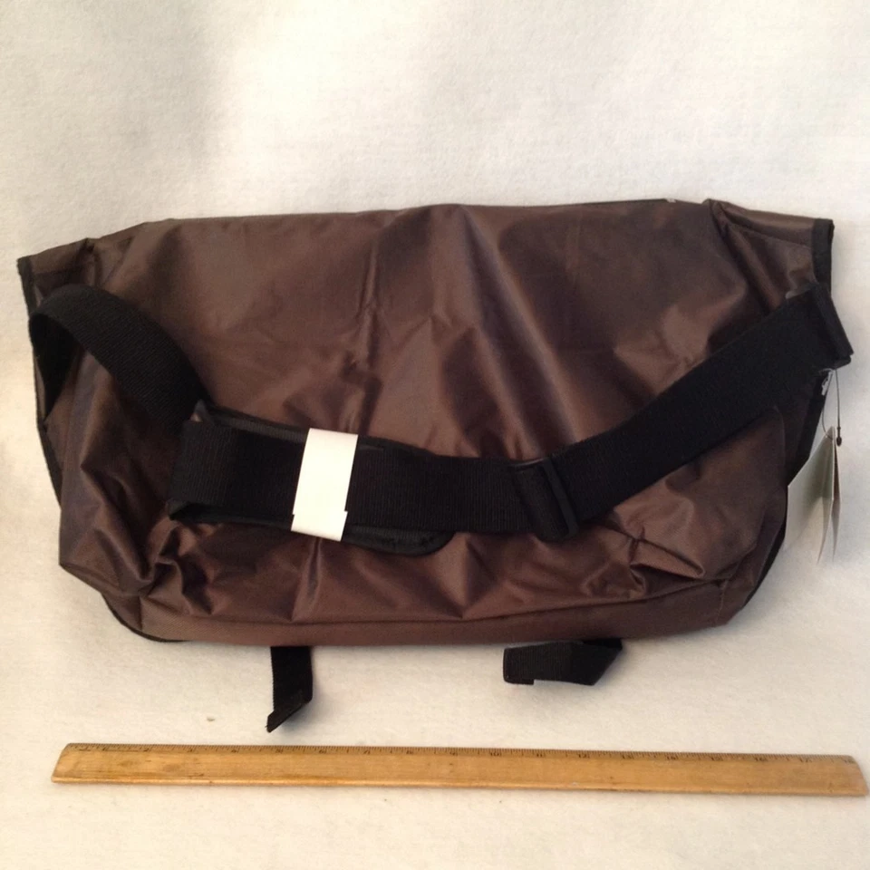 Велосипед/сумка-мессенджер Vespa коричневая черная защита на коленях сверху VP105319 Reg $99 - Изображение 2 из 3