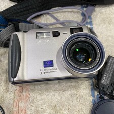 SONY Cybershot Digital Still Camera DSC-S70 with Camera Bag Cords Instructions