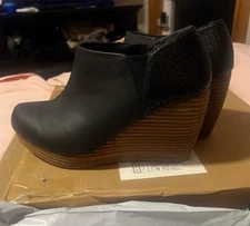 Dr. Schools Woman’s Black Wedge Boots Size 8