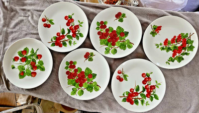 6 VINTAGE SEYMOUR MANN RED FRUITS DESIGN 8'' SALAD LUNCH PLATES UNUSED CC JOR