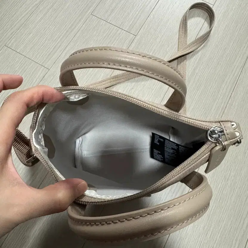 Lacoste Beige Tote & Crossbody Bag for Women thumbnail 2