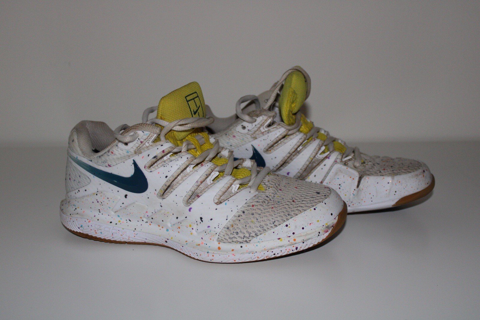 nike white speckled shoes