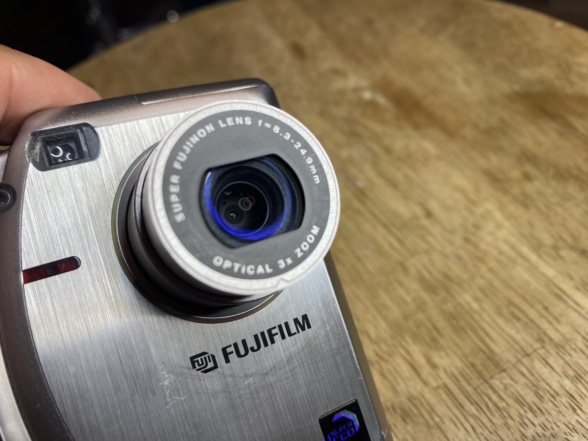 FUJIFILM Fuji FinePix 4700z Compact Digital Camera Silver TESTED