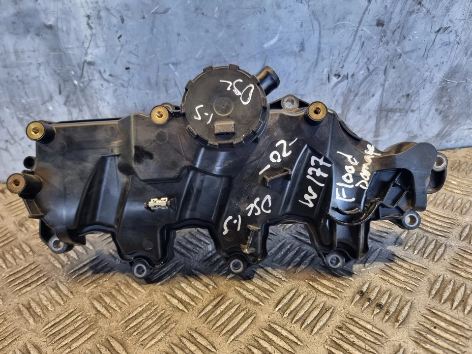 CUBIERTA VÁLVULA MERCEDES A180 118302055R DAÑOS INUNDADOS W177 1.5 HATCHBACK 2020 Foto 3 de 4