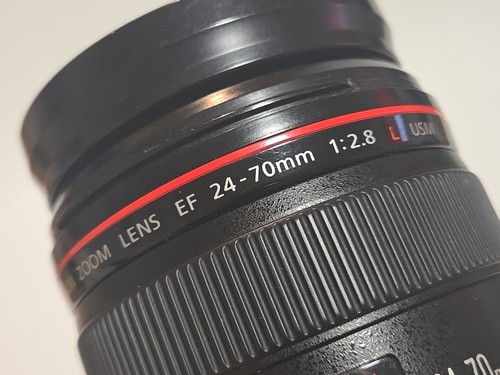 Canon EF 24-70mm f/2.8 L USM in Good working Condition - Picture 5 of 8