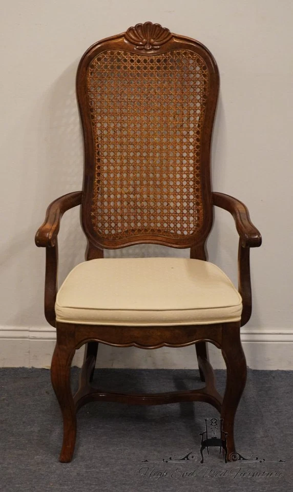 Sillón de comedor provincial francés de gama alta con respaldo de caña Foto 3 de 4