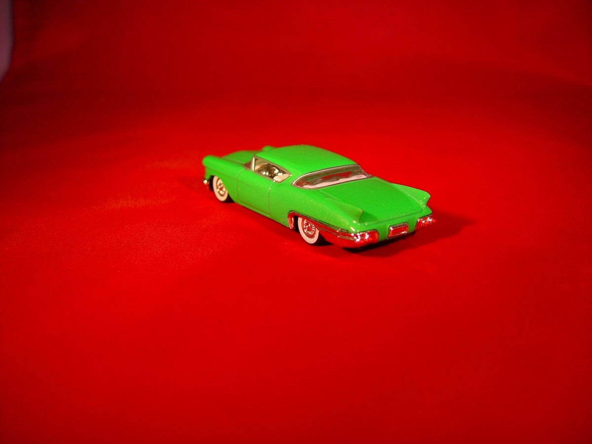 100% HOT WHEELS '57 CADILLAC ELDORADO SHOWCAR LIMITED ADULT