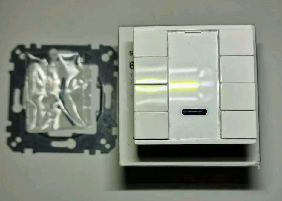 Merten Taster 4f. plus pws/gl 617519 IP20 polarweiß Bussystem-Tastsensoren M - Bild 3 von 4