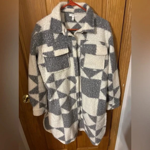 Maurices Grey Geo Longline Shacket size M