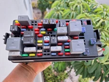 08 DTS Buick Lucerne Rear Seat Interior Fuse Box Fuel Pump Relay 13712253 TESTED