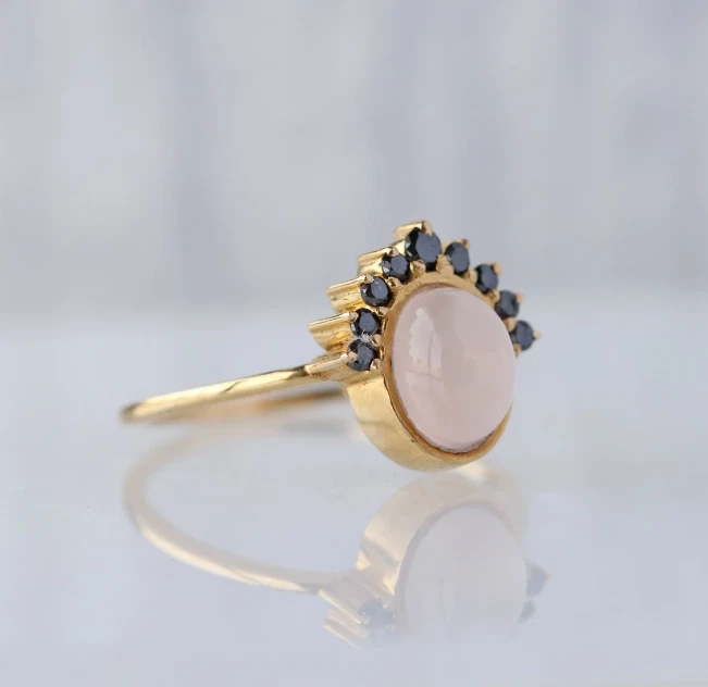 Anillo de piedras preciosas de ónix negro de cuarzo rosa natural de oro macizo de 10 k tamaño disponible Foto 2 de 4