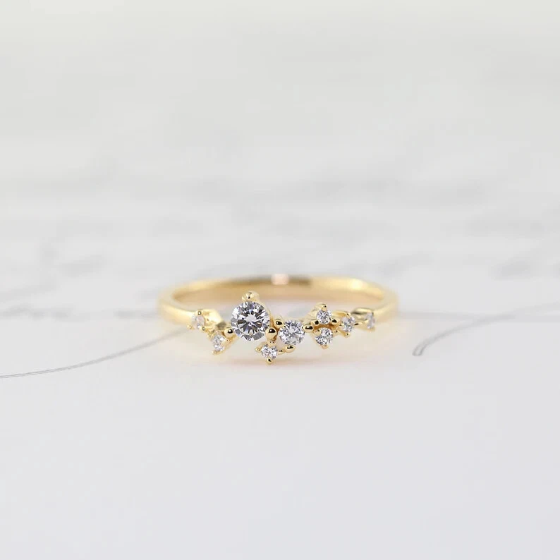 Dainty gold ring 2024 with small diamond