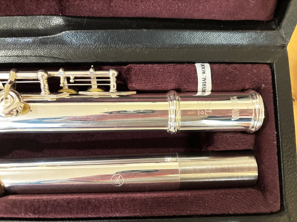 YAMAHA Flute YFL-212 E mechanism with soft and hard case - Image 3 of 4