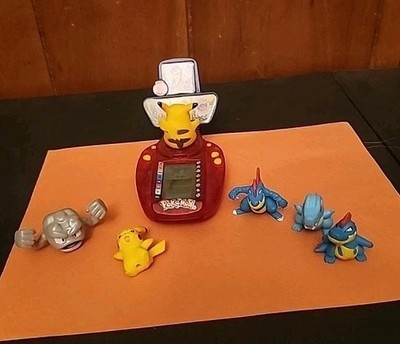 Pokemon Virtual V TRAINER w/ PIKACHU Battle Electronic Game Hasbro 2002 (Tested)