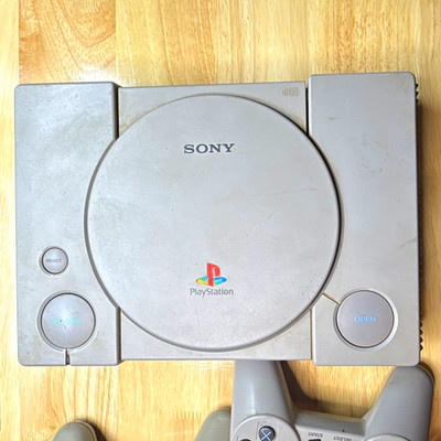 Sony PlayStation PS1 SCPH-5501 Gray NTSC-U/C Console w/ 2 Controllers Cables