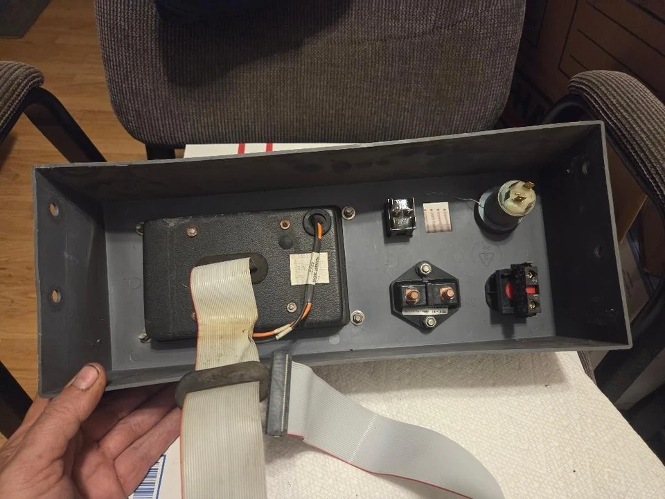 9008408 Conjunto PANEL DISPLAY ORIGINAL OEM, BARREDORA TENNANT 7300 Y MÁS Foto 3 de 4