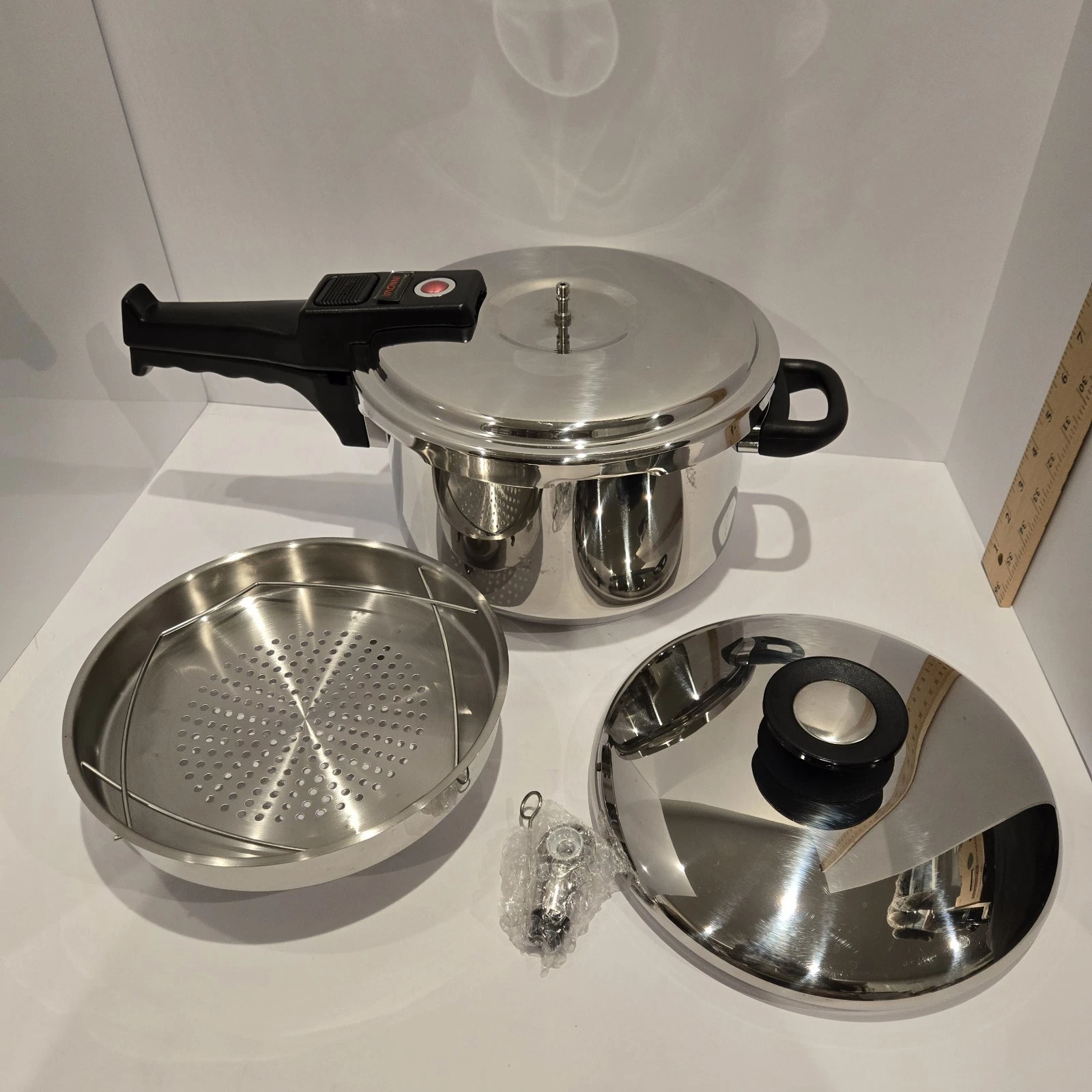 Innova 6-Quart Stainless Steel Pressure Cooker 42001 with Extra Lid