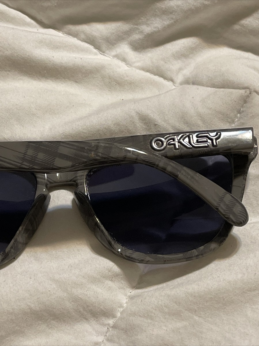 Oakley Frogskins Smog Plaid W Grey Lens No Bag Box Supreme Oakley Frogskins Smog Plaid W Grey Lens No Bag Box Supreme