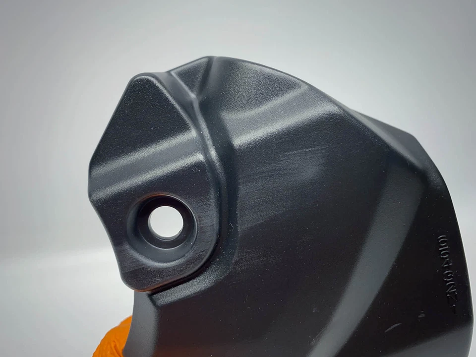 Tapa lateral de cadena Suzuki DL650 V-Strom cubierta de piñón Sprocket cover (3) 12' Foto 3 de 4