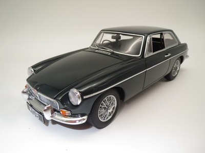 AutoArt 76602 MGB GT Coupé MK II ''1969'' (racing green) 1:18 OVP !!