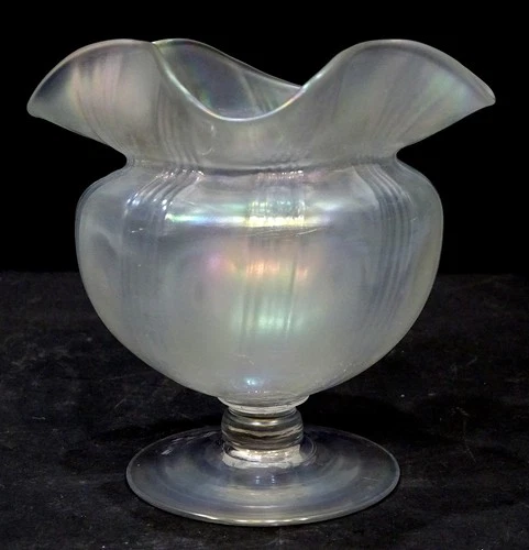 STUNNING! Antique CARDER STEUBEN Iridescent Art Glass VERRE DE SOIE Ruffle Vase