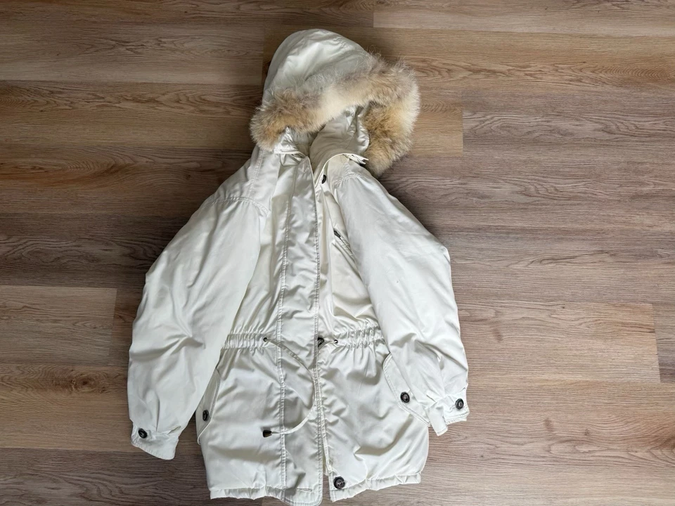 Parka polar Eddie Bauer de colección para mujer plumón de ganso chaqueta con capucha piel de coyote mediana Foto 2 de 4