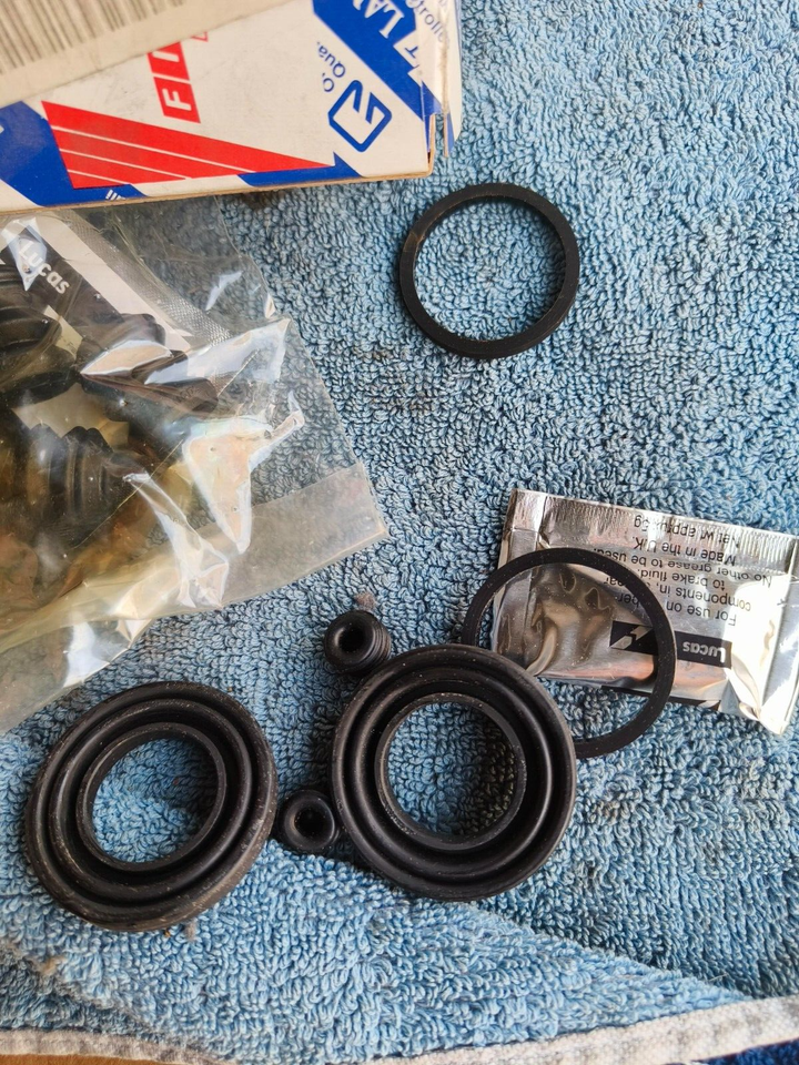 Kit revisione pinze freno Nissan Micra K12 1.6 SR 110 CV