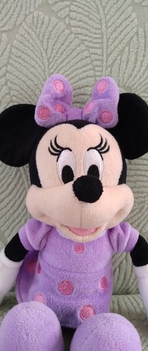 Lote de 2 vestidos de felpa rosa/púrpura a lunares de Disney Minnie Mouse Just Play, LLC. - Imagen 2 de 18